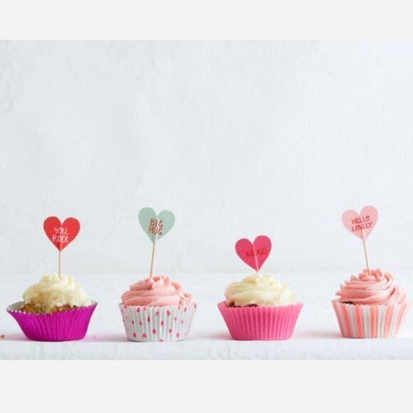 NWT - Meri Meri Cupcake Kit, 24 Cupcake Cases with 24 Heart Toppers - Picture 2 of 5